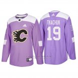 Camiseta Calgary Flames Matthew Tkachuk Hockey Fights Cancer Violeta