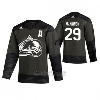 Camiseta Hockey Colorado Avalanche Nathan Mackinnon 2019 Veterans Day Camuflaje